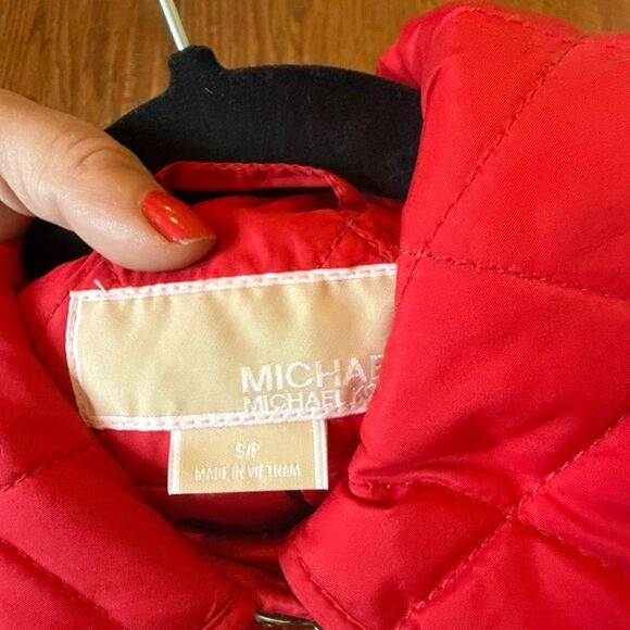 Michael Michael kors red quilted silver clasp jacket size small - Picture 6 of 9